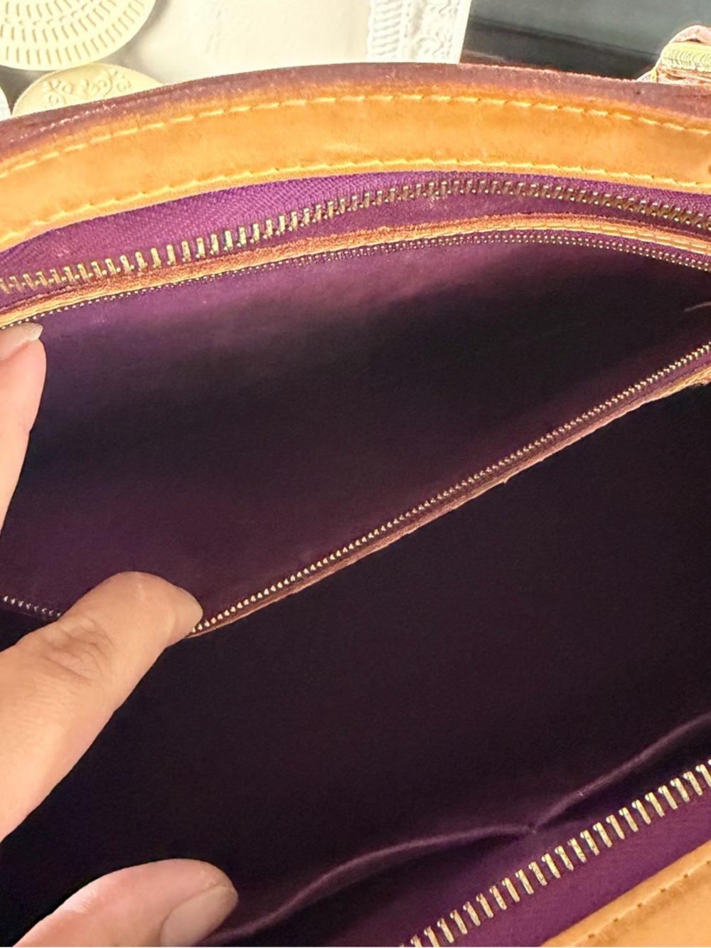 *LIKE NEW* Louis Vuitton Brea GM in Amarante Monogram Vernis Bag - Picture 13 of 17